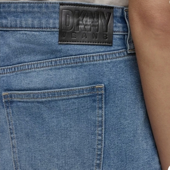 💖NWT Woman Size 10 DKNY Denim Skirt 💖 - Picture 4 of 8